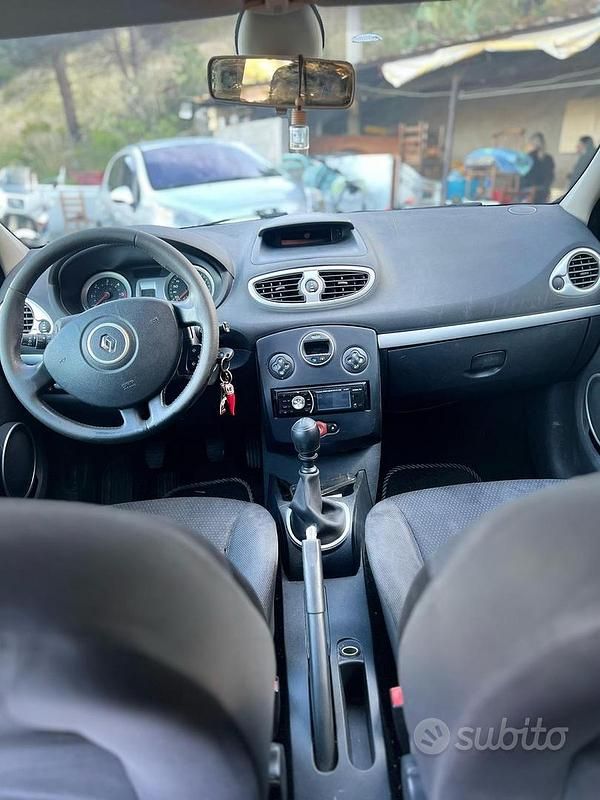 Usata Renault Clio II 85 CV (62 kW) 2006 Nero Berlina