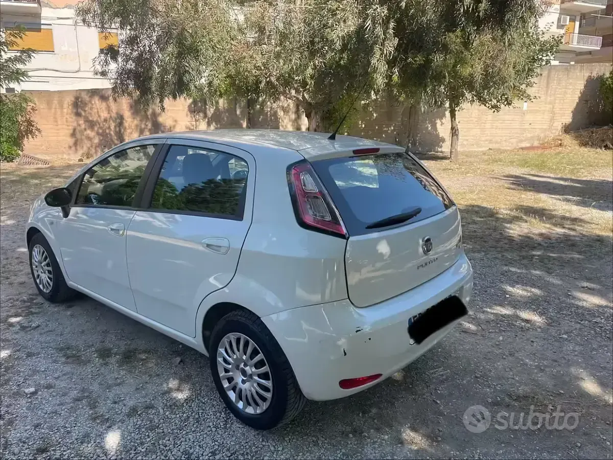Occasion Fiat Punto Lounge 69 ch (50 kW) 2013 Blanc Citadine