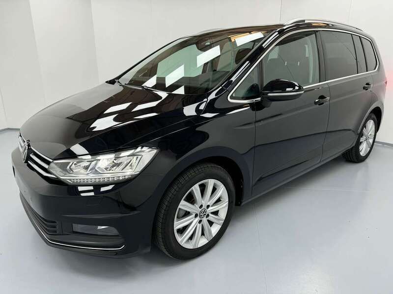 Dolphin grey Usata 2024 VW Touran R-line Monovolume | 36.900 € (Cara) - Immagine 1/1
