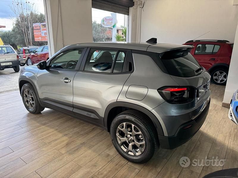 Usata Jeep Avenger Altitude 100 CV (73 kW) 2025 Grigio SUV