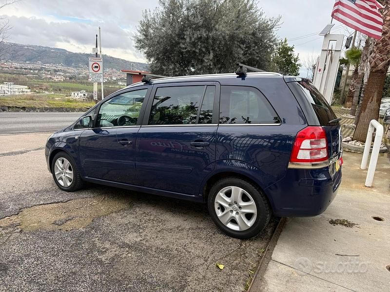 Usata Opel Zafira 110 CV (80 kW) 2012 Blu Monovolume