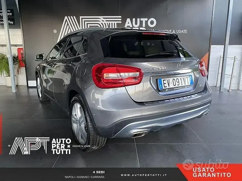 Usata Mercedes GLA200 136 CV (100 kW) 2014 Grigio scuro SUV