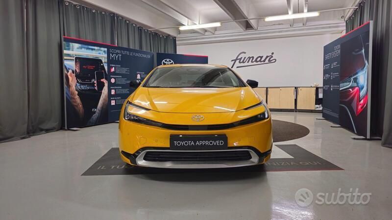 Usata Toyota Prius Lounge 151 CV (111 kW) 2023 Giallo Utilitaria