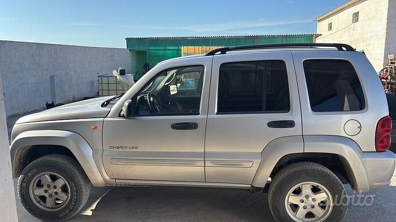 Usata Jeep Cherokee 143 CV (105 kW) 2004 SUV