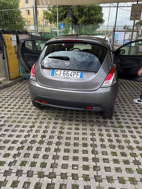 Usata Lancia Ypsilon 60 CV (44 kW) 2014 Utilitaria