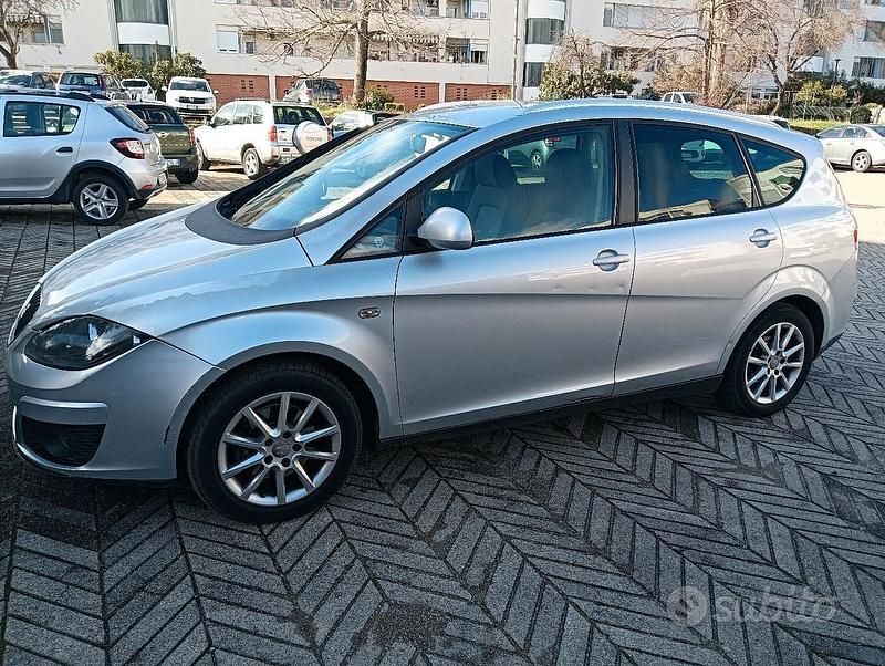 Usata Seat Altea 105 CV (77 kW) 2010 Grigio Monovolume