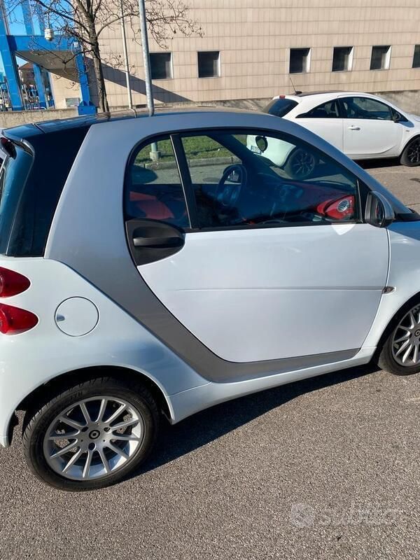Bianco Usata 2011 Smart ForTwo Coupé Coupé | 6500 € (Buon prezzo) - Immagine 1/4