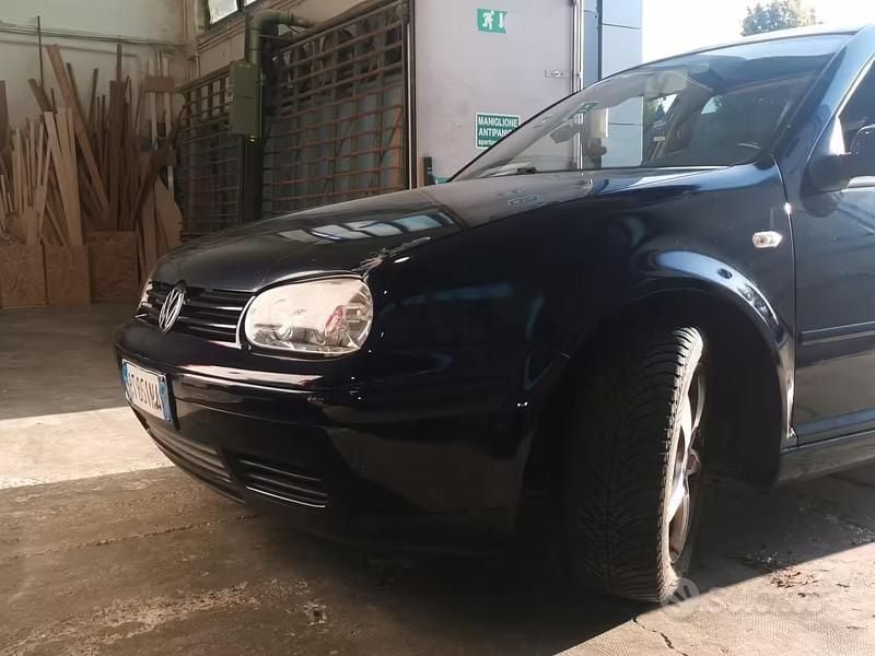 Usata VW Golf IV 2001 Blu Berlina