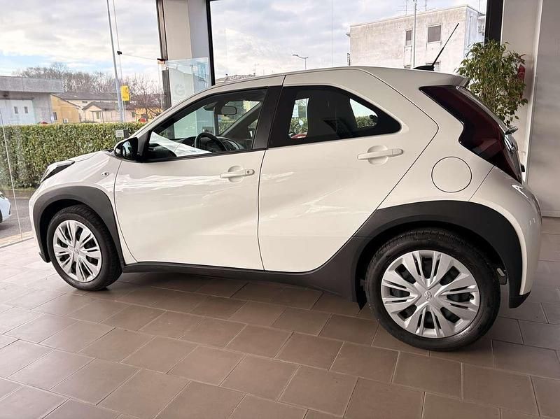 Usata Toyota Aygo X Active 72 CV (52 kW) 2025 Bianco SUV