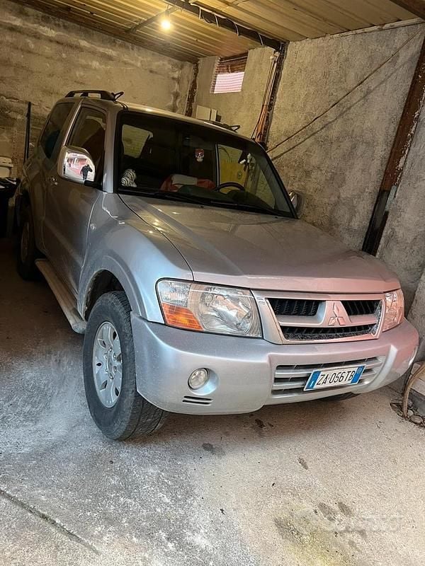 Usata Mitsubishi Pajero Instyle 2004 Grigio SUV