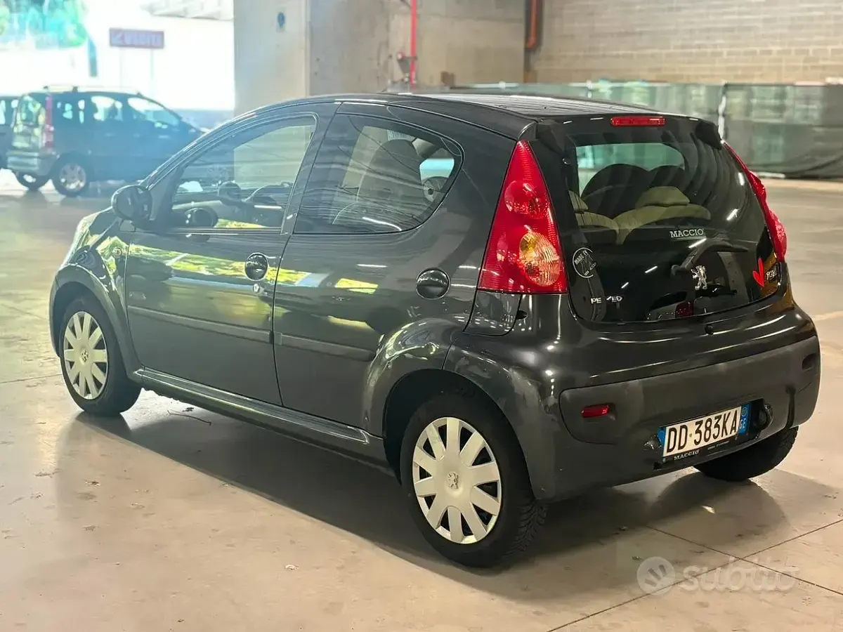 Usata Peugeot 107 68 CV (50 kW) 2007 Grigio Utilitaria