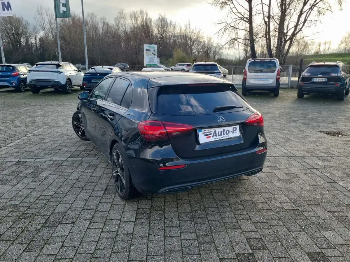 Usata Mercedes A180 Advanced 136 CV (100 kW) 2025 Nero Berlina