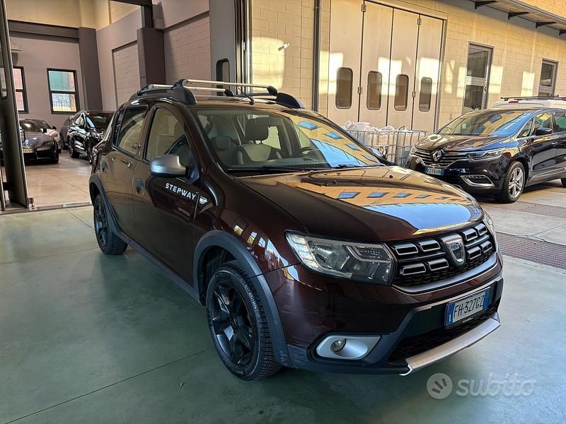 Usata Dacia Sandero Prestige 90 CV (66 kW) 2017 Marrone Berlina