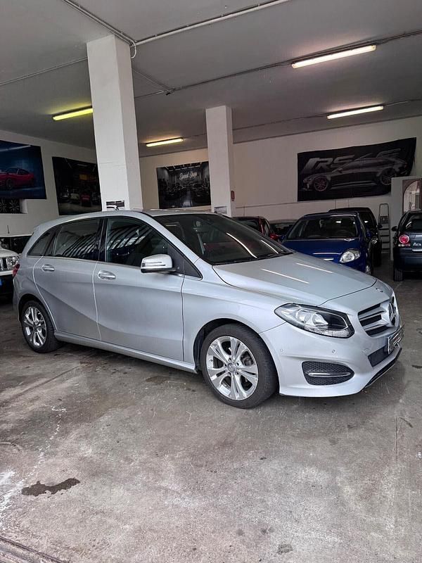 Usata Mercedes B180 108 CV (79 kW) 2015 Argento Utilitaria