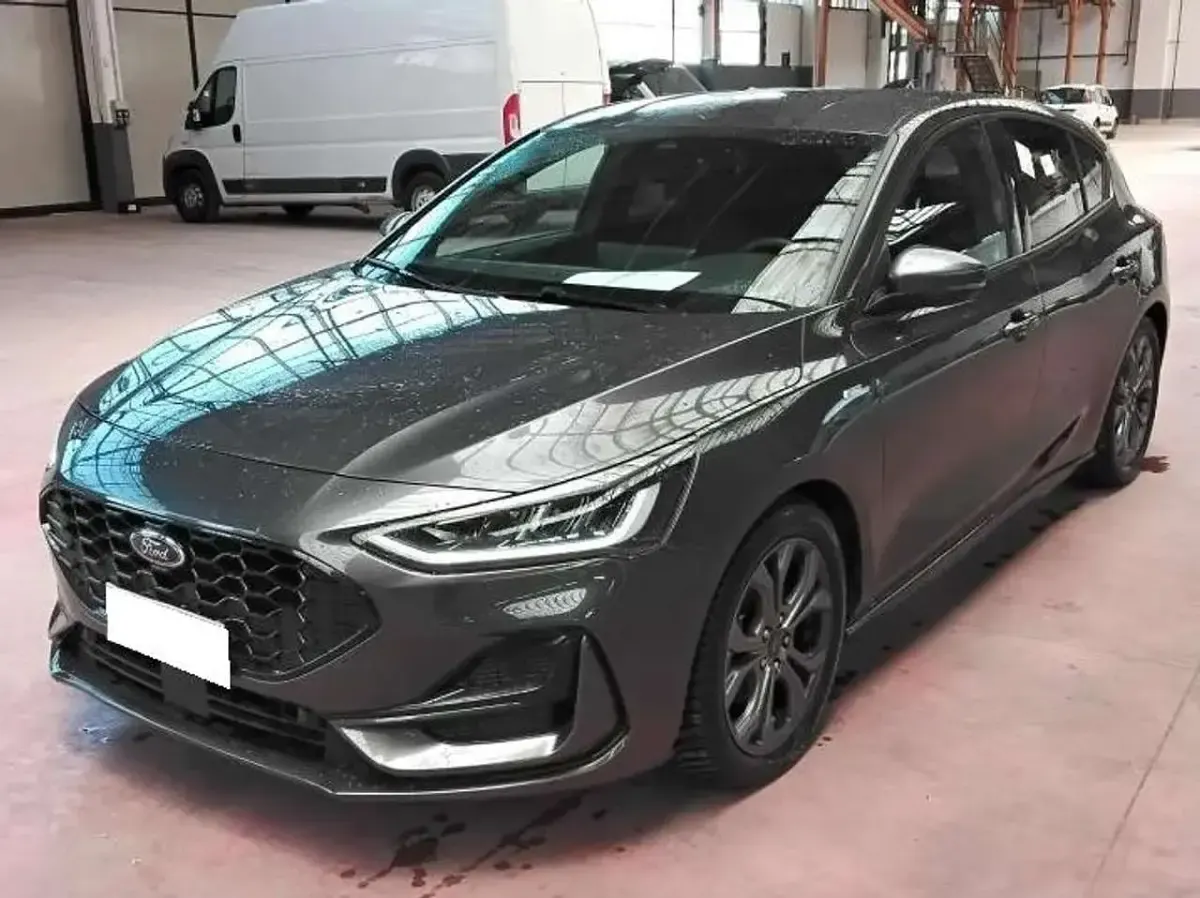 Usata Ford Focus ST-Line 116 CV (85 kW) 2025 Magnetic grey Berlina