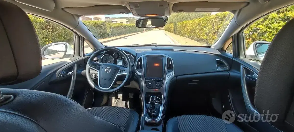 Usata Opel Astra 110 CV (80 kW) 2011 Bianco Station wagon