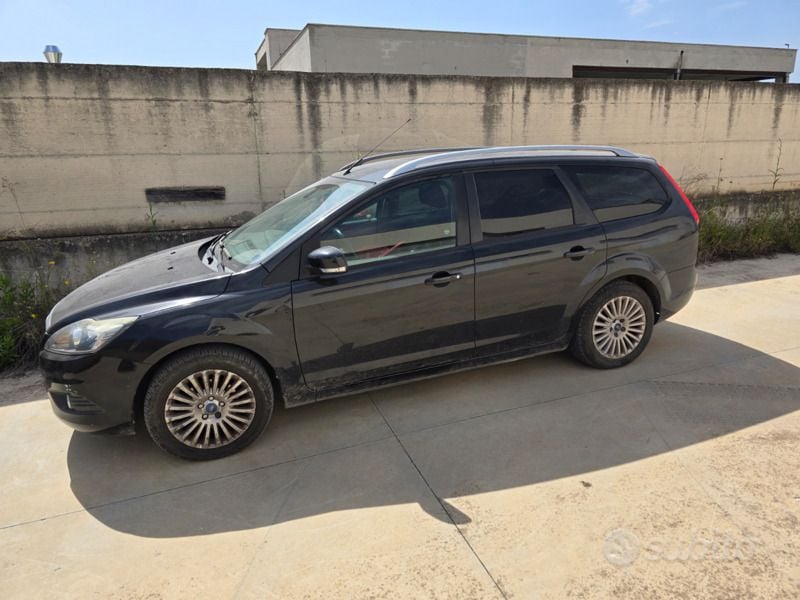 Usata Ford Focus Titanium 122 CV (89 kW) 2010 Nero Station wagon
