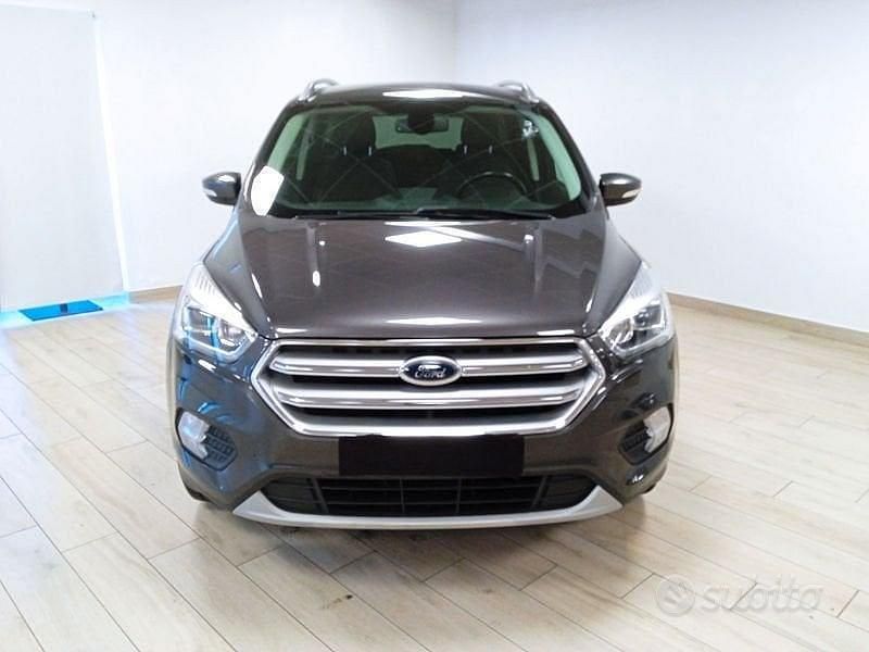 Usata Ford Kuga Titanium 120 CV (88 kW) 2018 Grigio scuro SUV