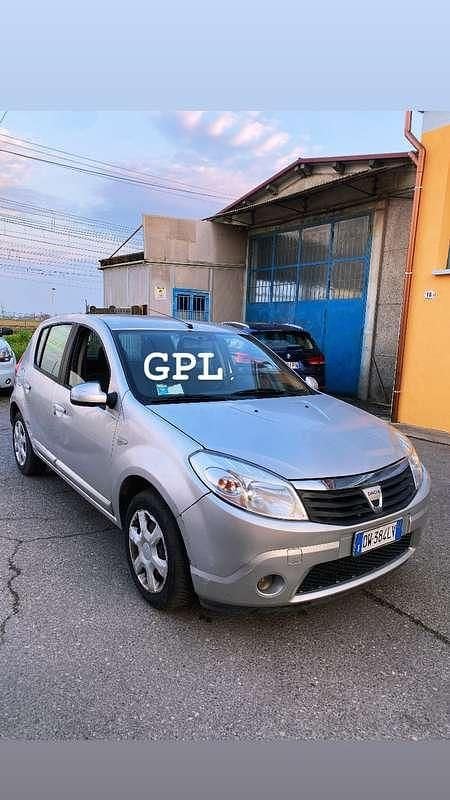 Usata Dacia Sandero Lauréate 75 CV (55 kW) 2009 Berlina