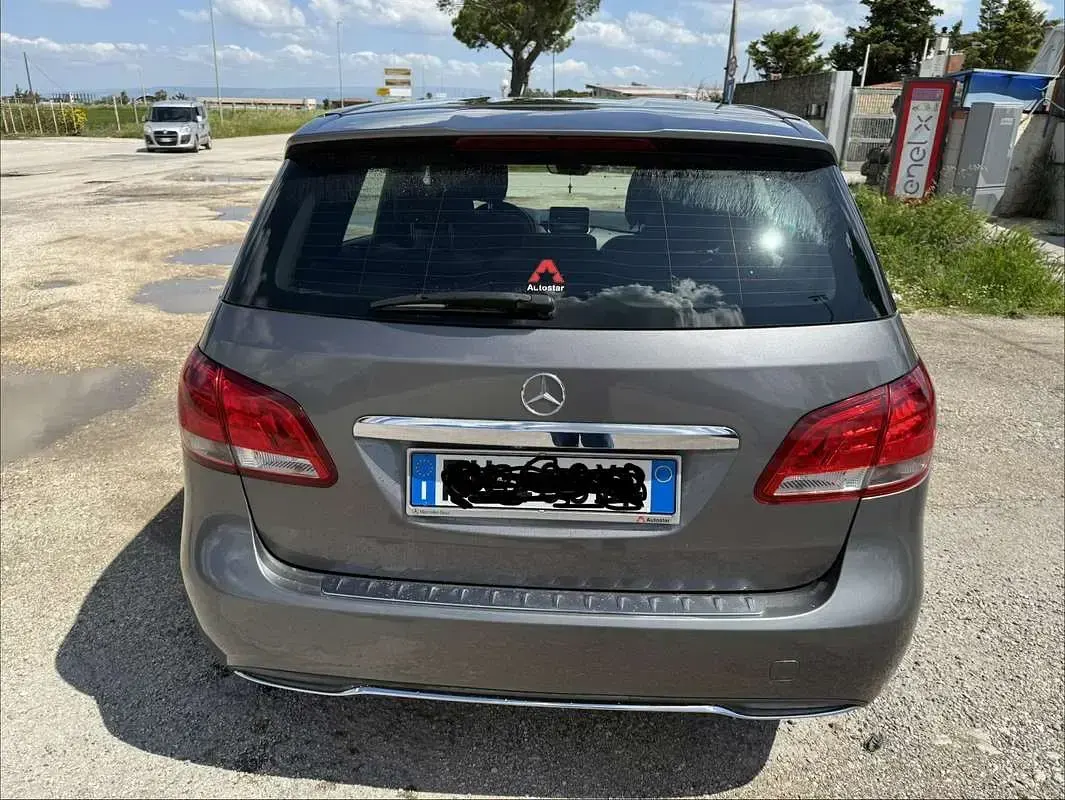 Usata Mercedes B180 109 CV (80 kW) 2015 Utilitaria