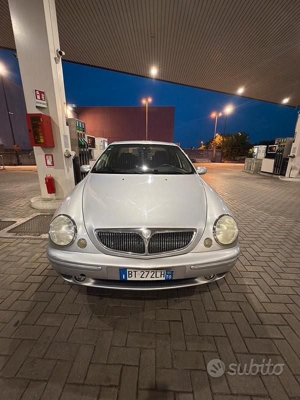 Usata Lancia Lybra 103 CV (75 kW) 2001 Grigio Berlina