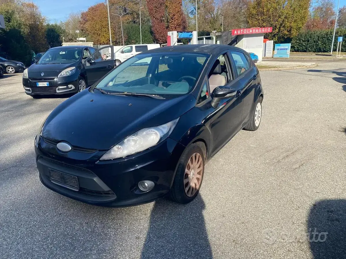 Usata Ford Fiesta 75 CV (55 kW) 2011 Bianco Monovolume