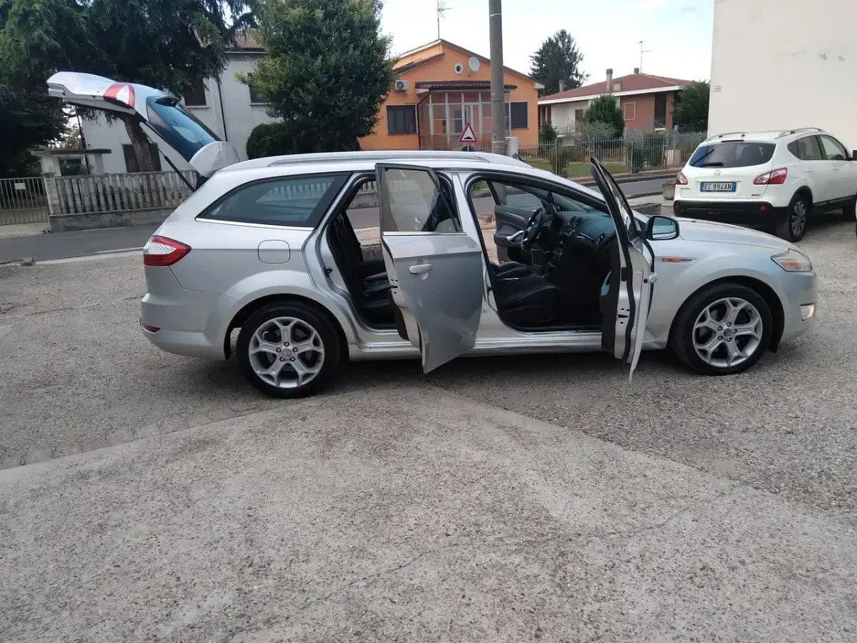 Usata Ford Mondeo Titanium 140 CV (102 kW) 2010 Argento Station wagon