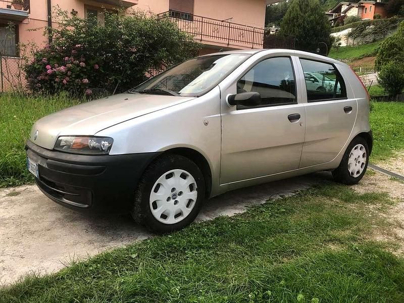 Usata Fiat Punto 60 CV (44 kW) 2000 Grigio Berlina