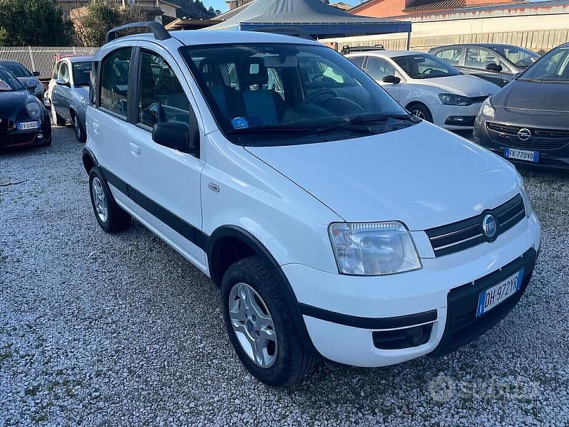 Usata Fiat Panda 4x4 75 CV (55 kW) 2007 Bianco Utilitaria