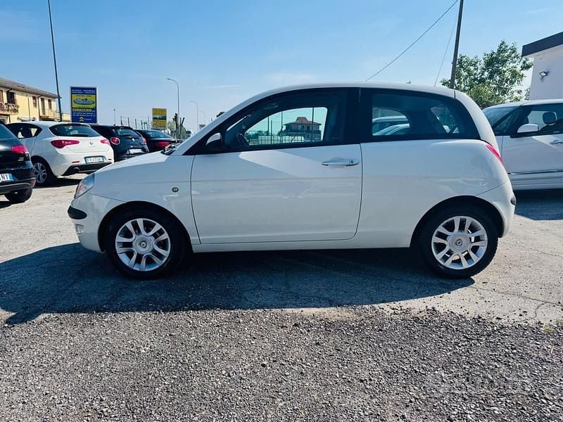 Usata Lancia Ypsilon 70 CV (51 kW) 2006 Bianco Utilitaria