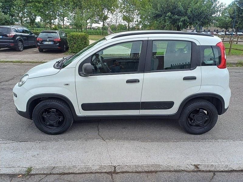 Usata Fiat Panda 4x4 S 86 CV (63 kW) 2019 Bianco Utilitaria