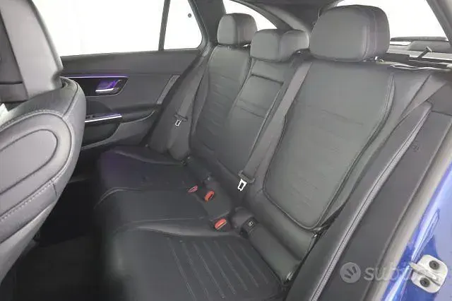 Usata Mercedes C300 265 CV (194 kW) 2023 Bluazzurro Station wagon