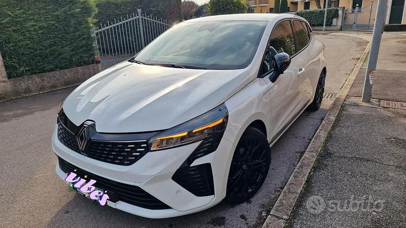 Usata Renault Clio V Techno 101 CV (74 kW) 2025 Bianco Berlina