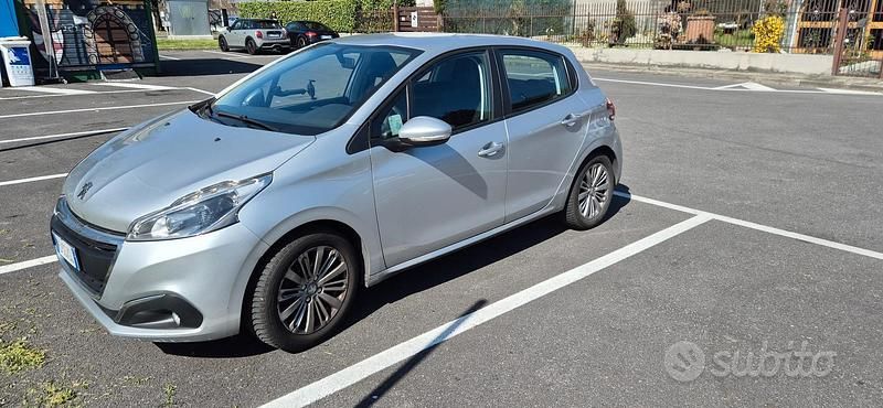 Usata Peugeot 208 Active 82 CV (60 kW) 2016 Grigio Utilitaria
