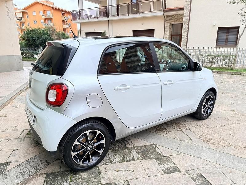 Usata Smart ForFour Passion 71 CV (52 kW) 2016 Bianco Utilitaria
