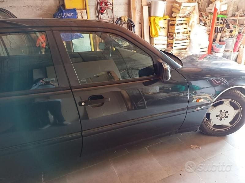 Usata Mercedes C200 1994 Nero Berlina