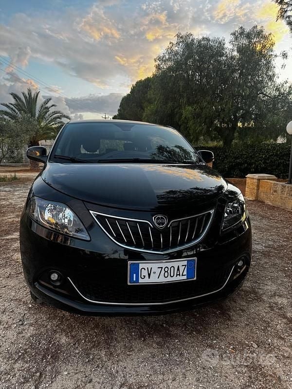 Usata Lancia Ypsilon 69 CV (50 kW) 2024 Nero Utilitaria