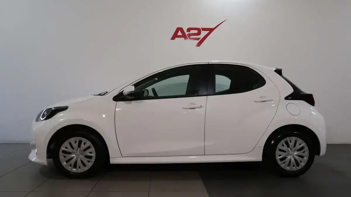 Usata Toyota Yaris Hybrid Business Edition 116 CV (85 kW) 2022 Bianco Berlina