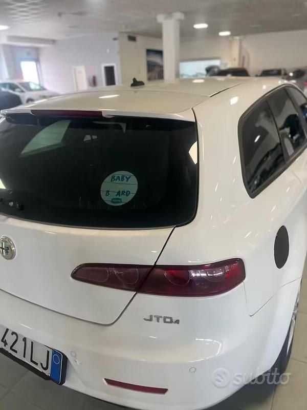 Begagnad Alfa Romeo 159 Super 136 HK (100 kW) 2011 Vit Kombi
