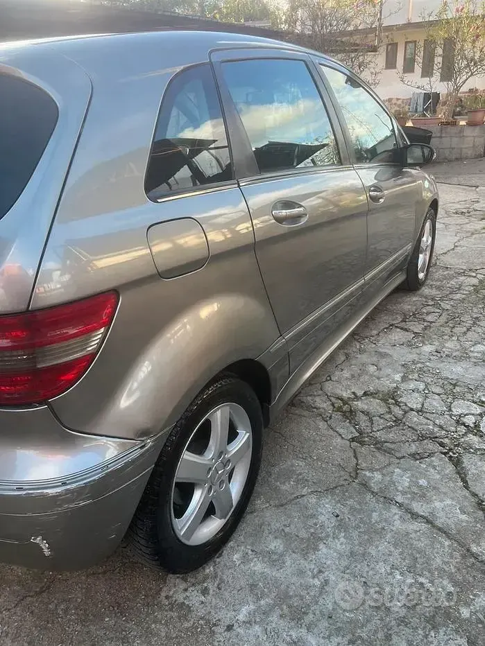 Usata Mercedes B200 2007 Grigio Monovolume
