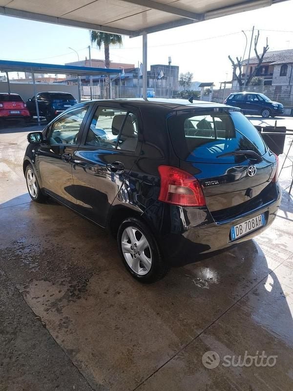 Usata Toyota Yaris 90 CV (66 kW) 2006 Nero Berlina