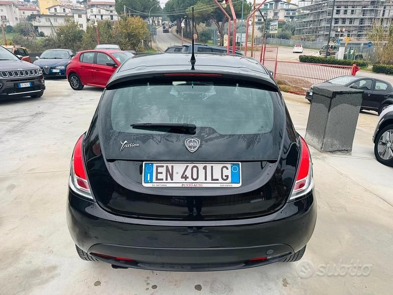 Usata Lancia Ypsilon Gold 95 CV (69 kW) 2012 Nero Utilitaria