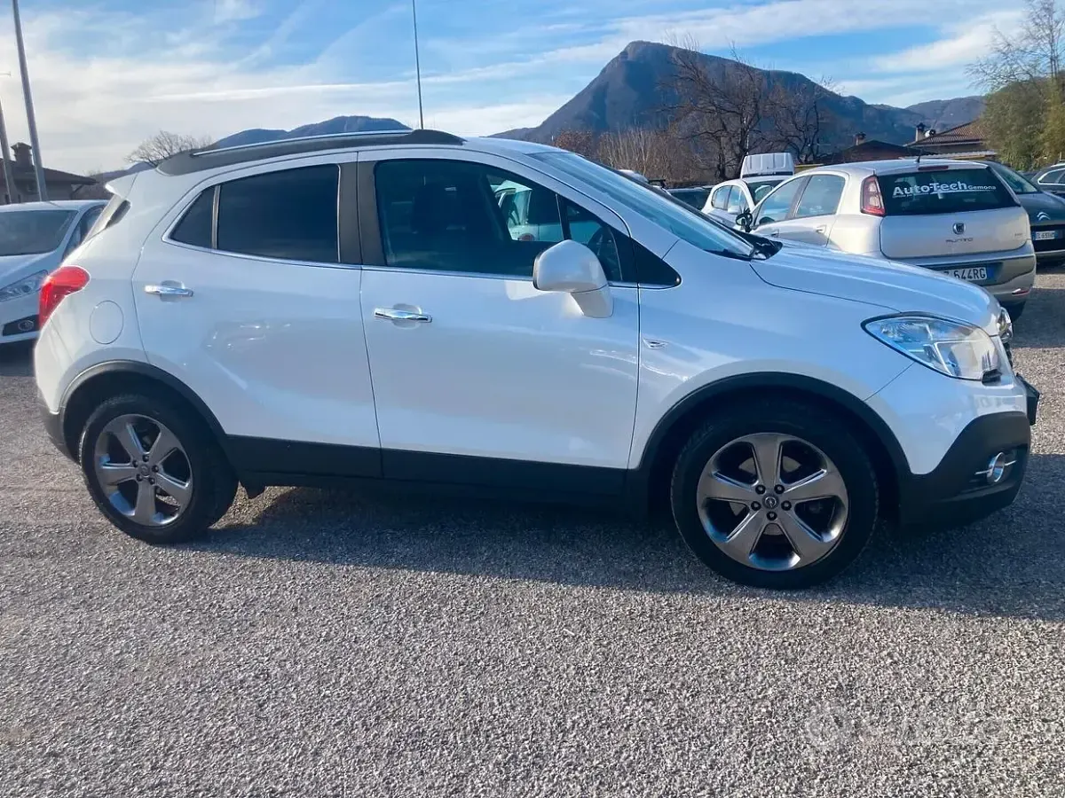 Usata Opel Mokka Cosmo 131 CV (96 kW) 2013 Bianco SUV