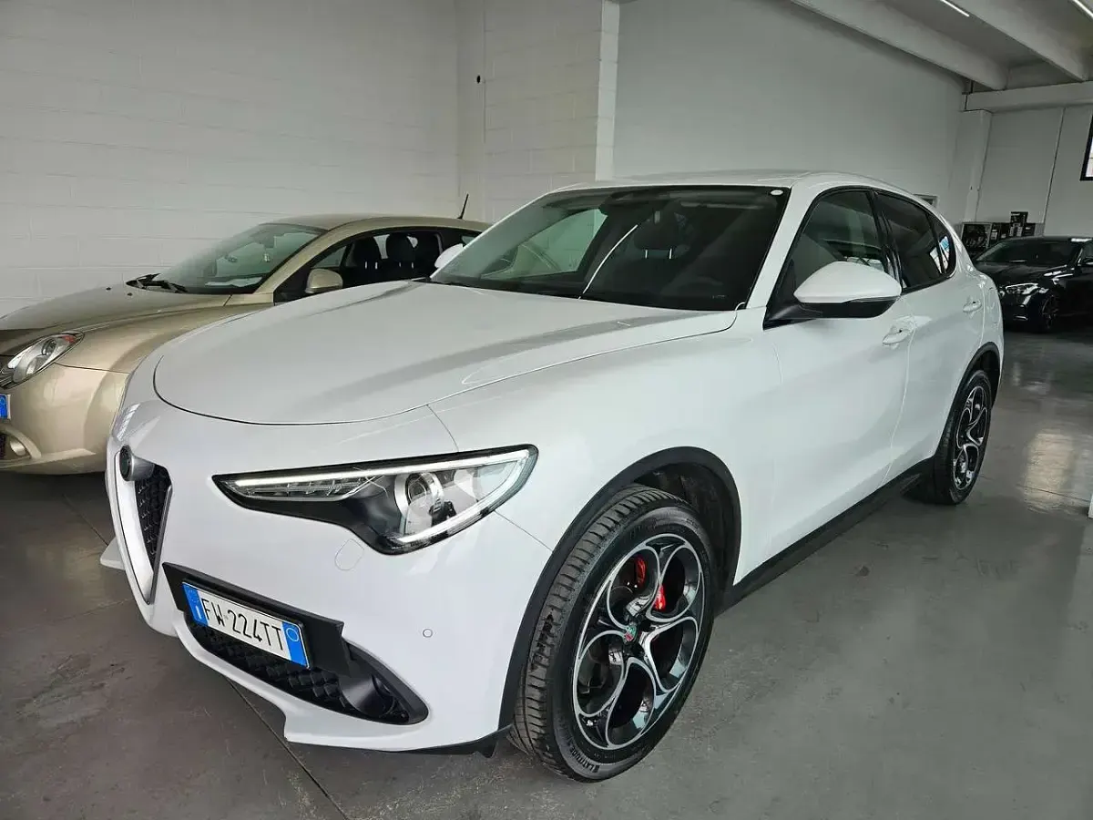 Usata Alfa Romeo Stelvio 209 CV (153 kW) 2019 Bianco SUV