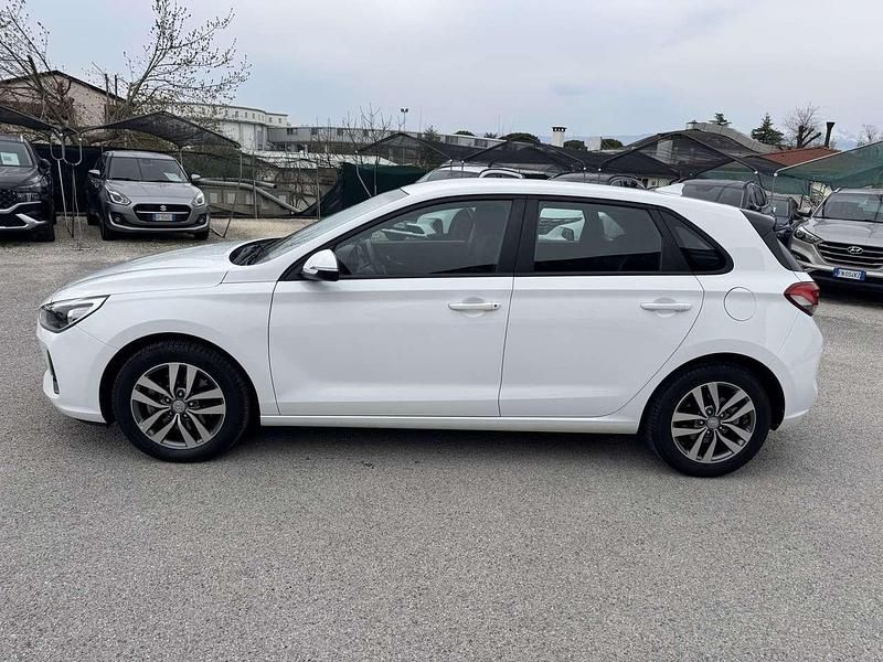 Usata Hyundai i30 110 CV (80 kW) 2017 Bianco Utilitaria