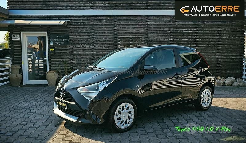 Usata Toyota Aygo X-play 72 CV (52 kW) 2021 Nero Utilitaria