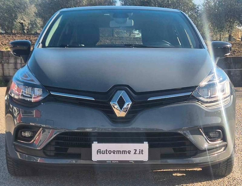 Grigio Usata 2019 Renault Clio IV Zen Tre volumi | 12.400 € (Molto cara) - Immagine 1/4