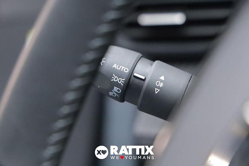 Usata Peugeot 208 Allure 101 CV (74 kW) 2025 Grigio Utilitaria