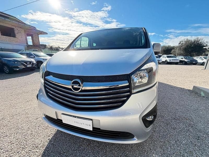 Usata Opel Vivaro 120 CV (88 kW) 2015 Argento Monovolume