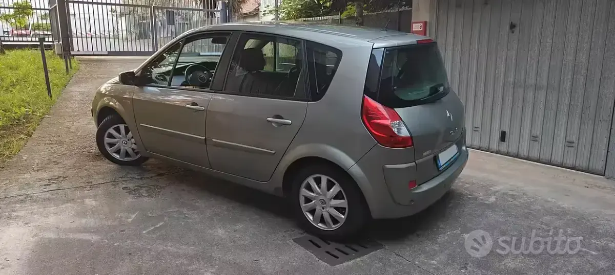 Usata Renault Scenic E-Tech 111 CV (81 kW) 2007 Grigio Monovolume